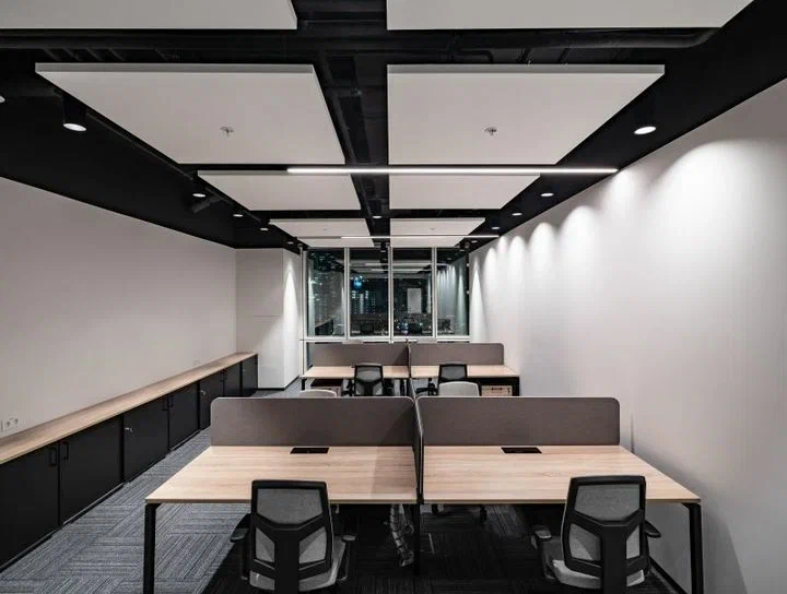Подвесные потолки K&R Design в open-space — снижение шума на 30–40% и акустический комфорт для сотрудников