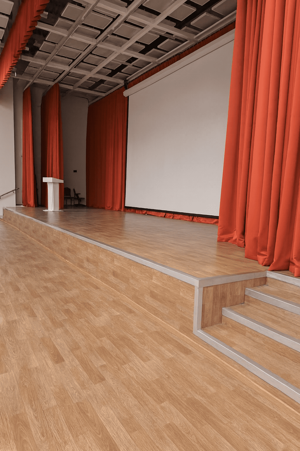 Фальшпол для амфитеатра: нестандартные формы и сложные решения