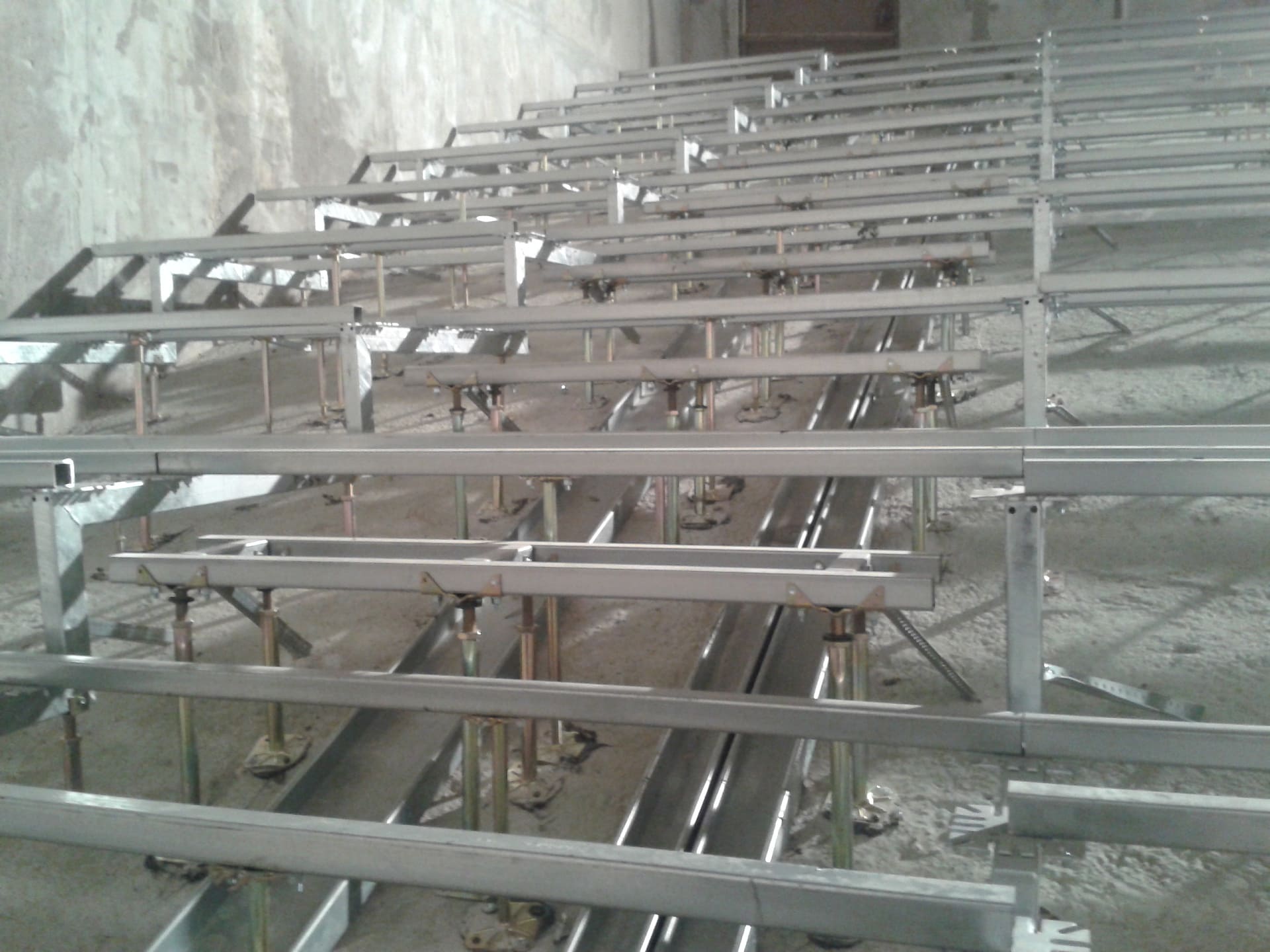 Фальшпол для сцены купить под ключ — цены и проекты