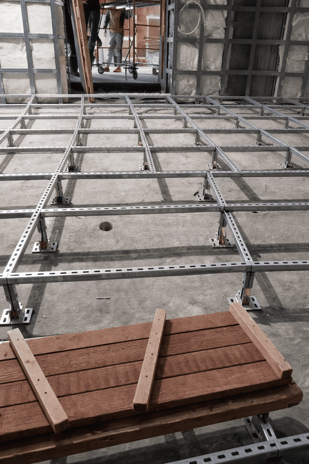 Как сэкономить на строительстве сцены из фальшпола