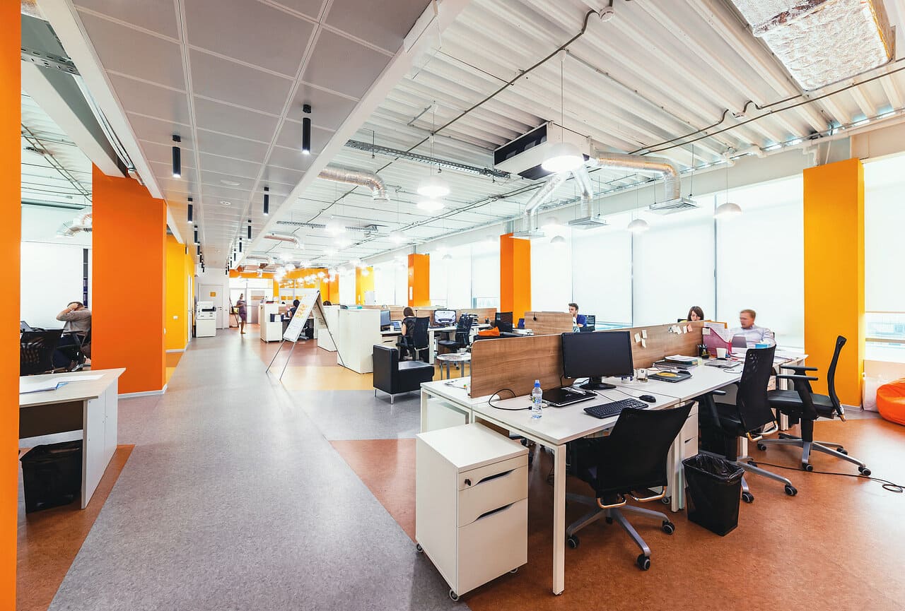 Кассетные потолки Lay-in и Clip-in: виды, преимущества, применение