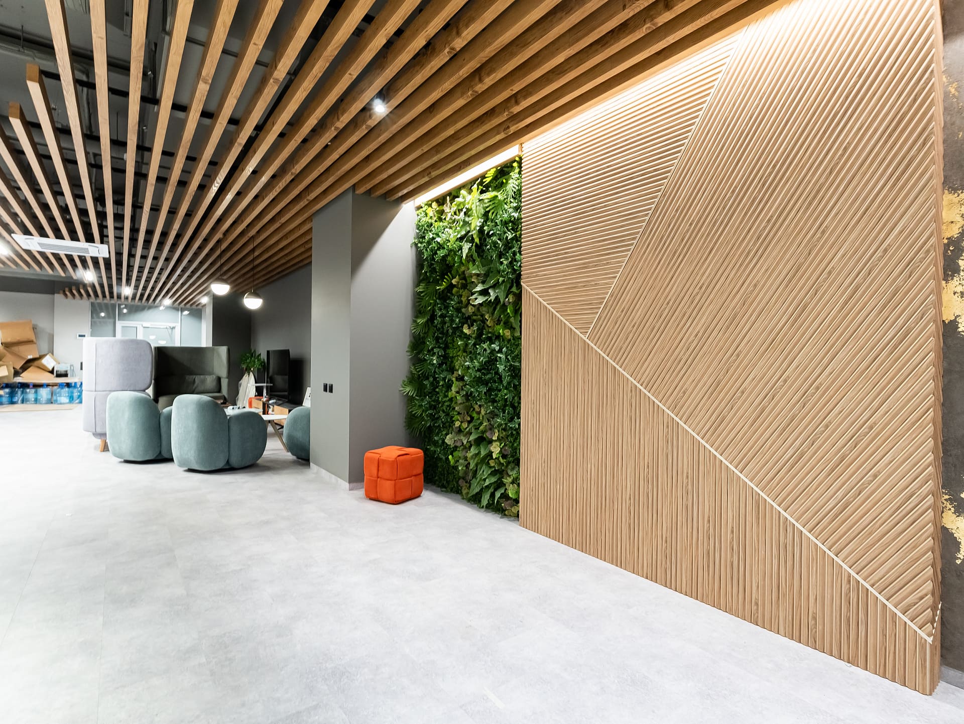 Реечные потолки — современное решение для любых интерьеров: гид по выбору