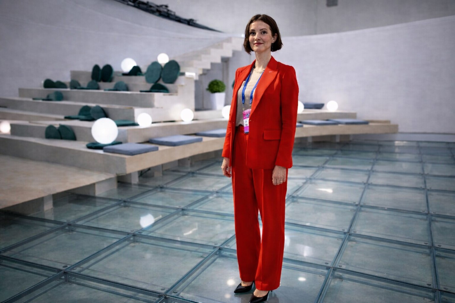 Модульный стеклянный фальшпол: особенности и преимущества