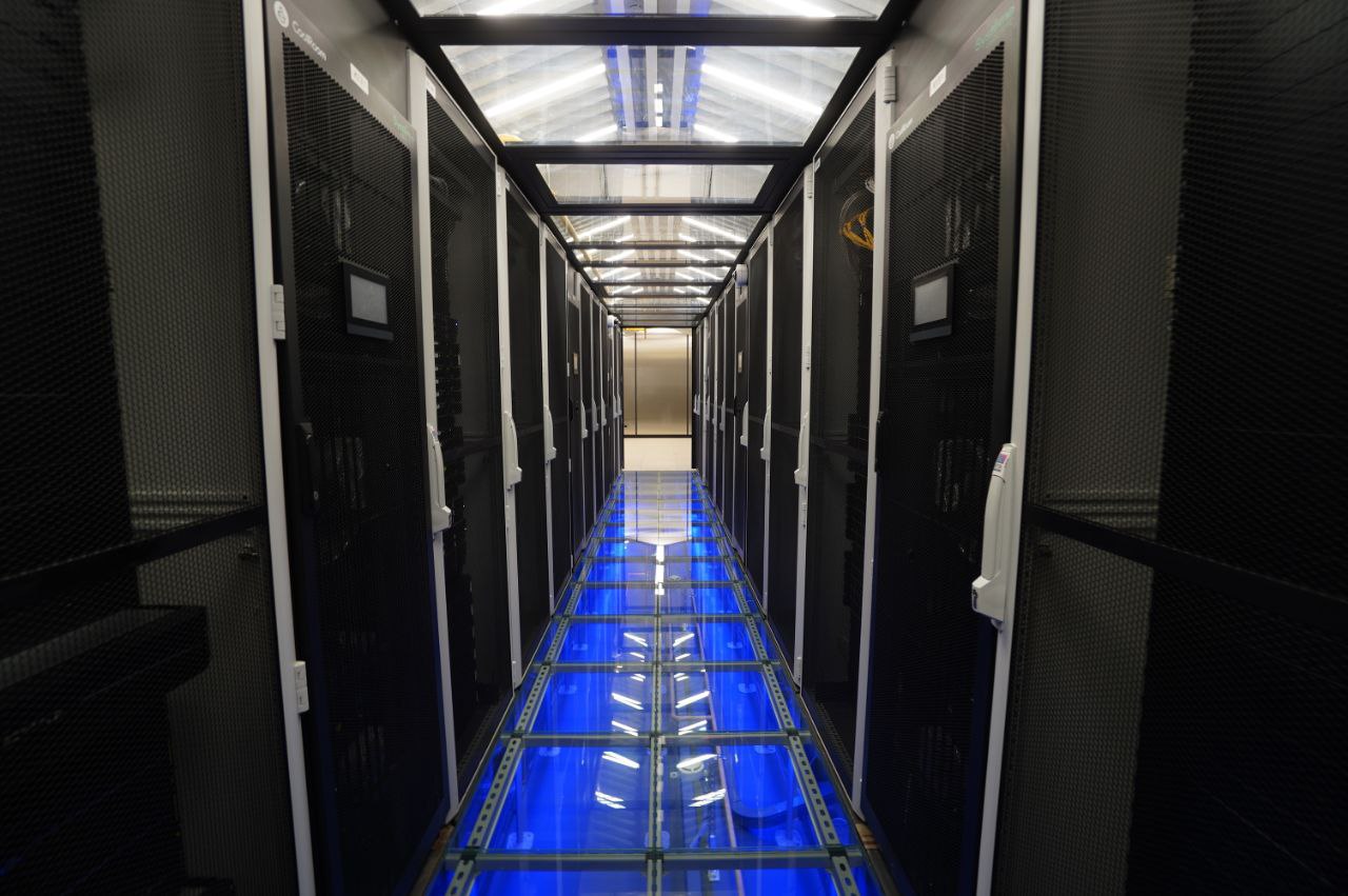 Стеклянный фальшпол — инновационное инженерное решение для современных пространств