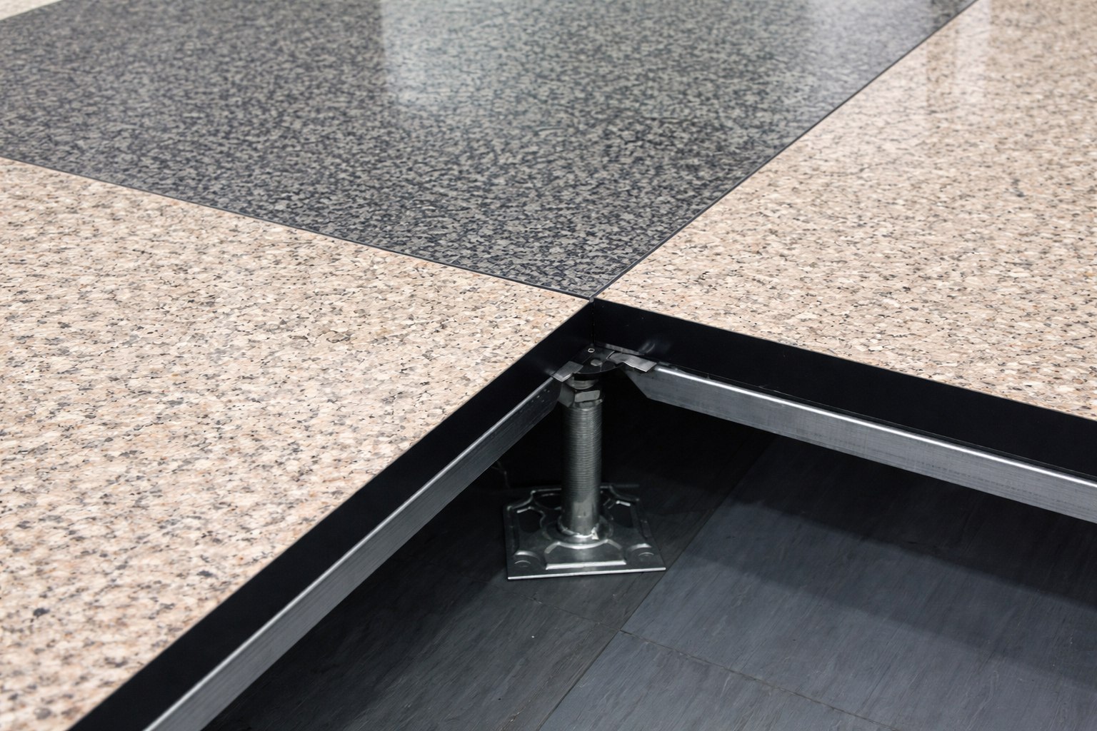 Стойки фальшпола от K&R Design — основа прочной конструкции