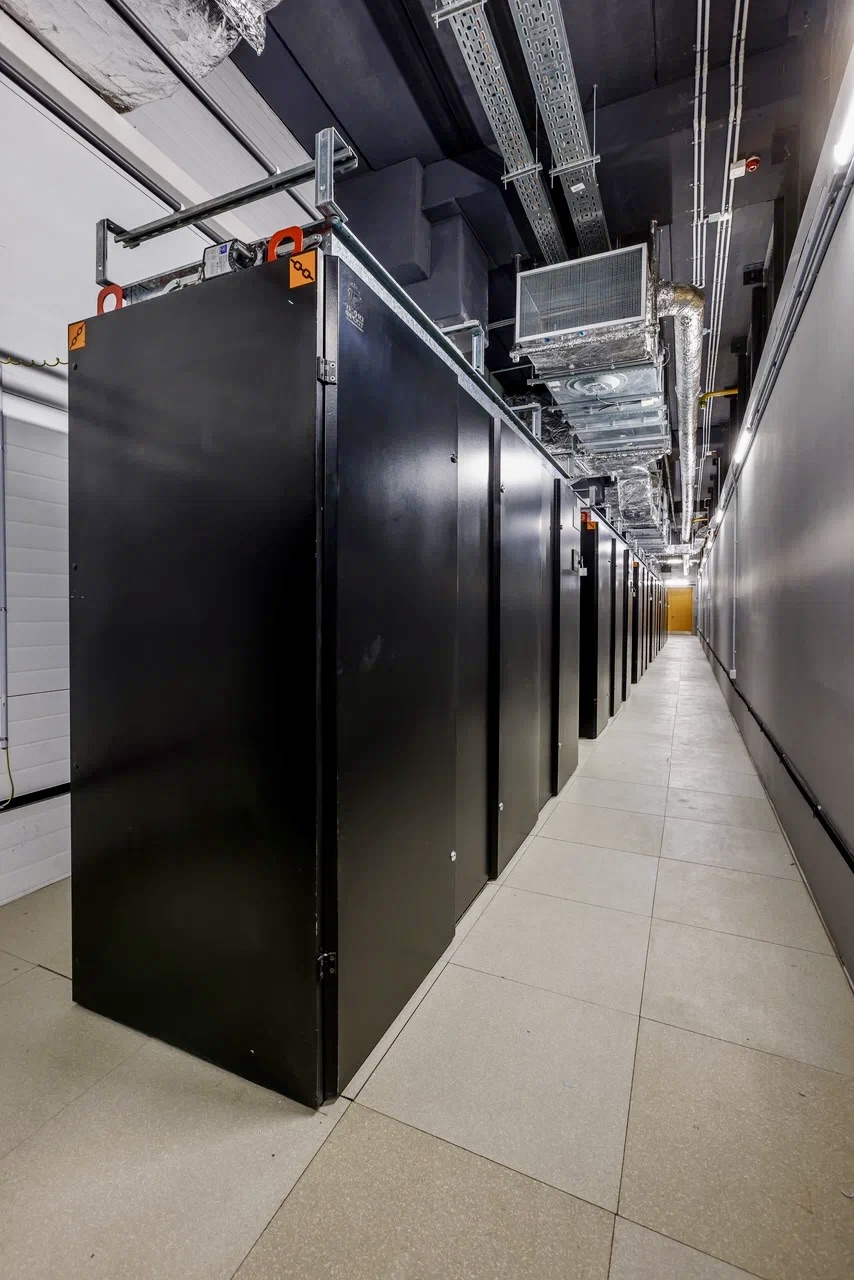 Фальшпол для амфитеатра: нестандартные формы и сложные решения