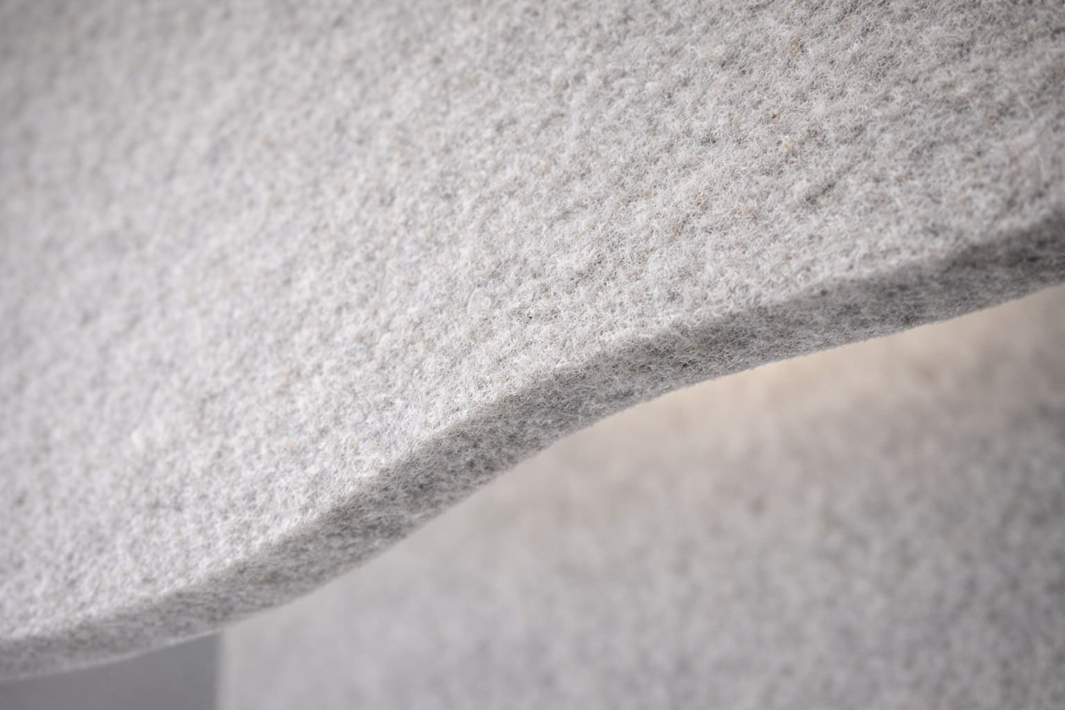 Войлок, минеральная вата или фибролит: какой материал для баффлов выбрать?